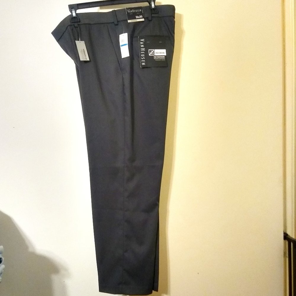 NWT Van Heusen's Premium No Iron Striaght Fit/Flat Front Dress Slacks (Sz:36X30)